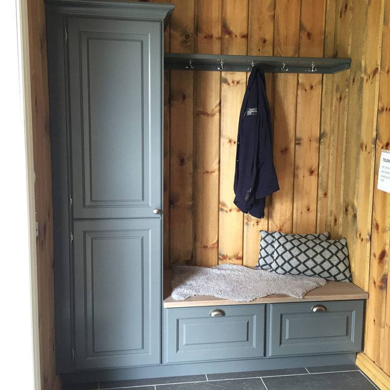 8000K_Sammenbygd_garderobe_klassisk_hytte_8_900x900