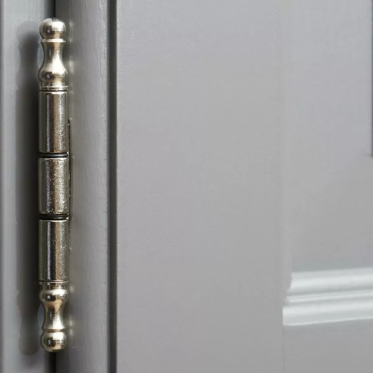 82201 Overfallshengsler stål m/pynteknapp