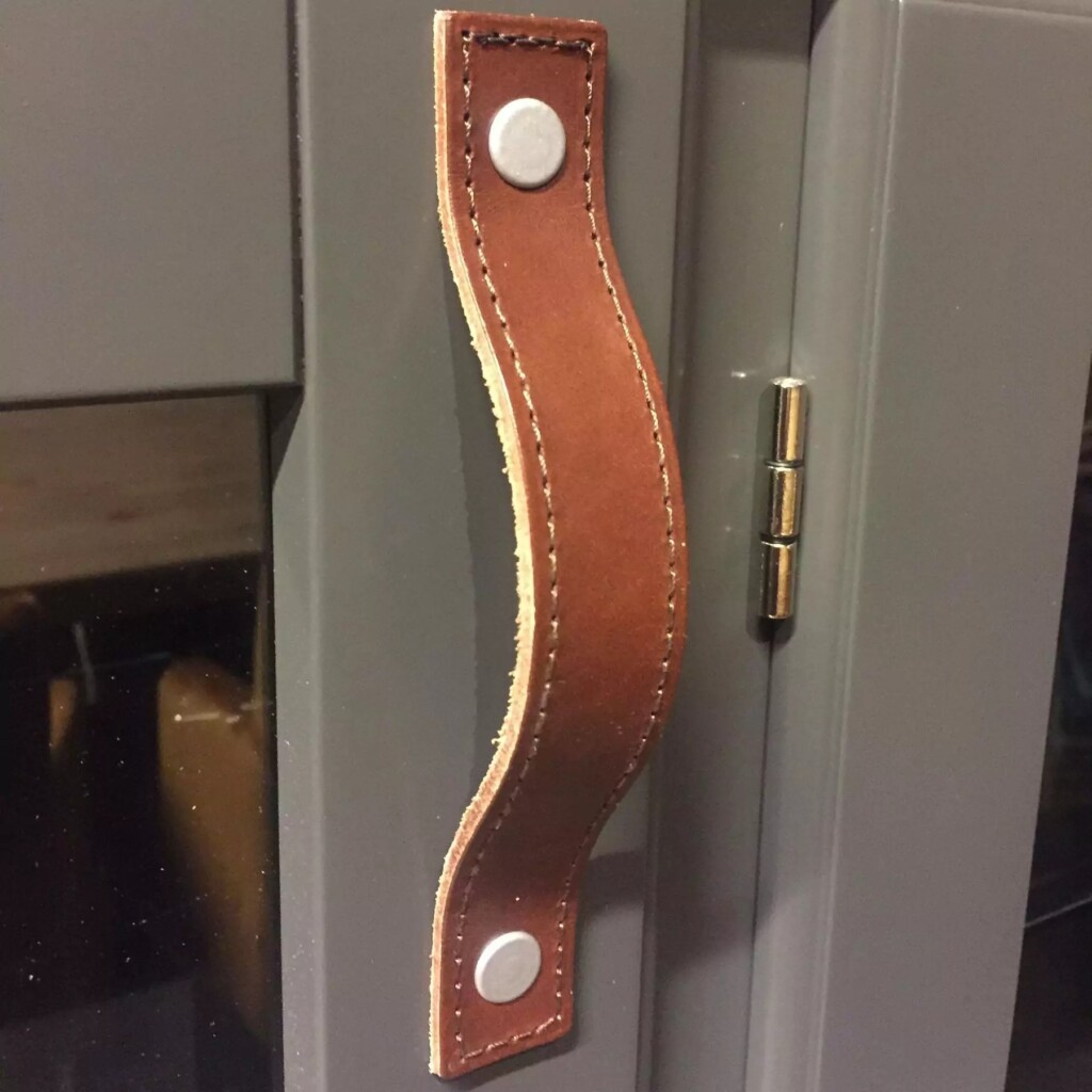 82120 Håndtak 338 lær brun cc128 mm